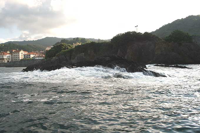 Piedras al E de la Punta Santa katalina Piedras al E de la Punta Santa katalina