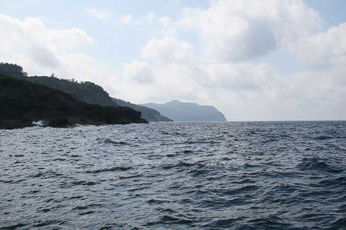 Sumarino Muturra y Ermintxo Muturra. las puntas hacia el W desde la ría de Ea Sumarino Muturra y Ermintxo Muturra. las puntas hacia el W desde la ría de Ea