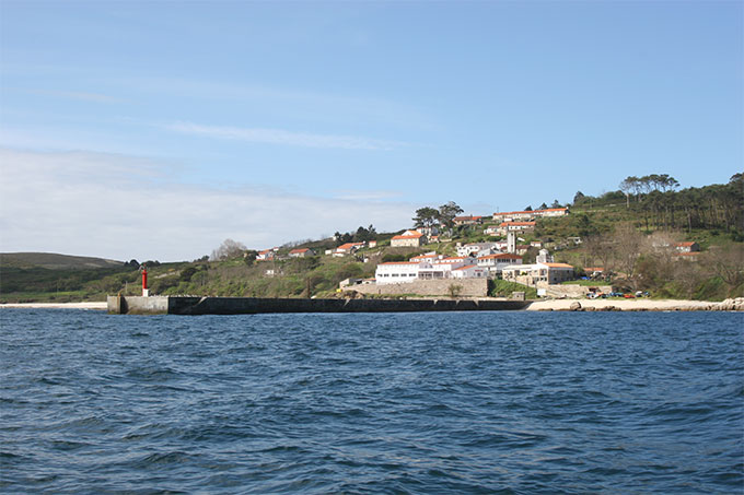Muelle de Ons. Poblado de Ons Muelle de Ons. Poblado de Ons