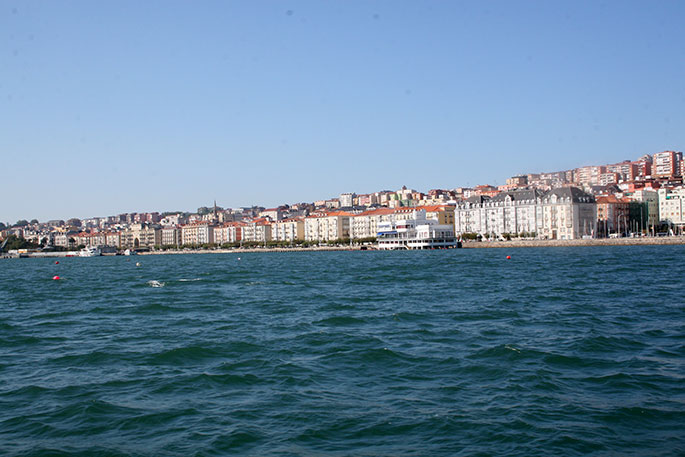 A la derecha RCM Santander- Muelle de Calderóa y a la izquierda El Palacete A la derecha RCM Santander- Muelle de Calderóa y a la izquierda El Palacete
