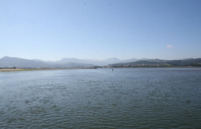 Boya Nº 6.- Canal de acceso al puerto de Colindres Boya Nº 6.- Canal de acceso al puerto de Colindres