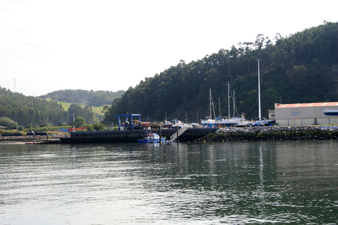 Zona de reparación y marina seca Zona de reparación y marina seca