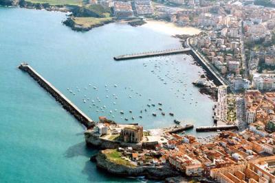 Puerto pesquero y de refugio de Castro Urdiales Puerto pesquero y de refugio de Castro Urdiales