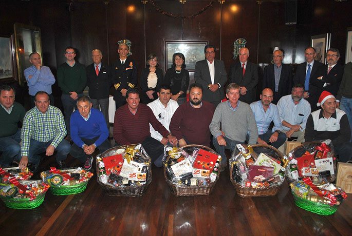 5-Foto-de-familia-de-los-premiados(medios)