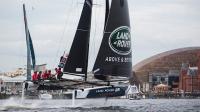 Bautismo de fuego para Land Rover BAR Academy en la primera jornada en Cardiff que lidera Oman Air
