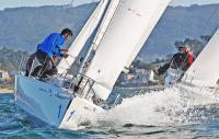 La clase J80 clausura la temporada de vela en Baiona con el Trofeo Banco Sabadell