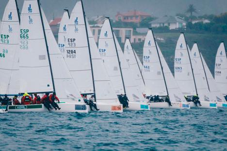 Zarpazo de Solventis en la 2ª jornada que se acerca aL Noticia en el Open de España de J70 Zarpazo de Solventis en la 2ª jornada que se acerca aL Noticia en el Open de España de J70