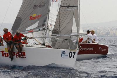 “Flexi” de Ganssauge, “Central Lechera Asturiana” de Vía Dufresne y “BROS”, de Hamazaki, podio provisional del Mundial Platú 25 iniciado hoy en Creta “Flexi” de Ganssauge, “Central Lechera Asturiana” de Vía Dufresne y “BROS”, de Hamazaki, podio provisional del Mundial Platú 25 iniciado hoy en Creta
