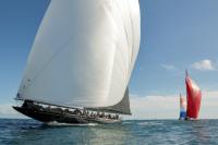 Rainbow consigue su primera victoria, pero Svea lidera la Regata J Class Barcelona en la jornada final