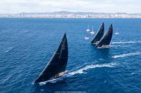 Velsheda y Svea siguen empatados tras otro día intenso en la Regata J Class de Barcelona