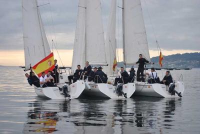 Ausencia total del viento en la primera etapa del II Regata Interclubes de la Ría de Pontevedra Ausencia total del viento en la primera etapa del II Regata Interclubes de la Ría de Pontevedra