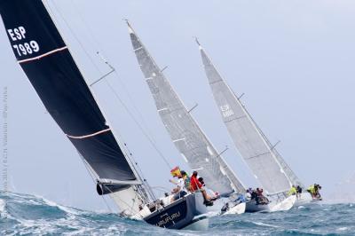 Doctor Senís, Blue Ferrari 2 y Abalón, líderes en el V trofeo Doctor Senís de Valencia Doctor Senís, Blue Ferrari 2 y Abalón, líderes en el V trofeo Doctor Senís de Valencia