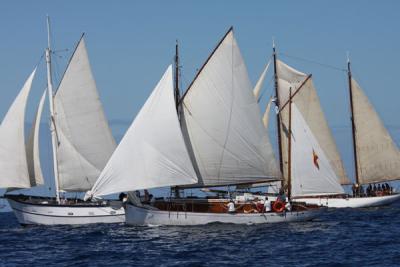El ‘Disparate’ y el ‘Asti V’ lideran la regata de barcos clásicos y de época El ‘Disparate’ y el ‘Asti V’ lideran la regata de barcos clásicos y de época