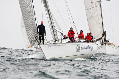 Los favoritos del IV Trofeo Social se definen en el Abra tras la tercera prueba Los favoritos del IV Trofeo Social se definen en el Abra tras la tercera prueba