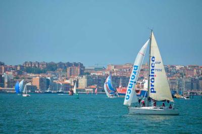 Nuevo éxito de participación en la 13ª travesía del club náutico Marina del Cantábrico en la que el Ramboli se hizo con el triunfo. Nuevo éxito de participación en la 13ª travesía del club náutico Marina del Cantábrico en la que el Ramboli se hizo con el triunfo.