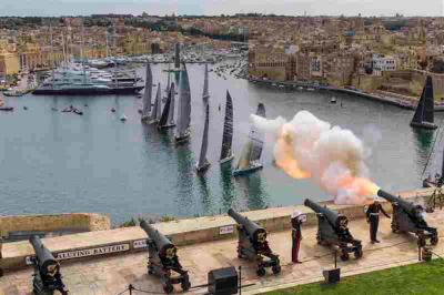 Rolex Middle Sea Race: Los cañones de La Valeta despiden a la flota Rolex Middle Sea Race: Los cañones de La Valeta despiden a la flota