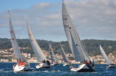 “Meigas fora” gana la segunda etapa y aprieta la clasificación en la regata navidad trofeo Manuel Nores “Meigas fora” gana la segunda etapa y aprieta la clasificación en la regata navidad trofeo Manuel Nores