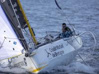 Solitaire du Figaro Paprec. Gaston Morvan conduce y lidera la flota proa a  Land's End,
