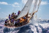 La Puig Vela Clàssica alcanza su punto álgido con una jornada de viento, historia y rivalidad