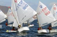 Alfonso Fernández, del RC Náutico de Tenerife, primer líder de la Copa de Canarias de Optimist 