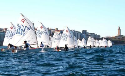 Arrancó en A Coruña el Meeting Gadis con 150 optimist en línea de salida con muchísima igualdad y nivel Arrancó en A Coruña el Meeting Gadis con 150 optimist en línea de salida con muchísima igualdad y nivel