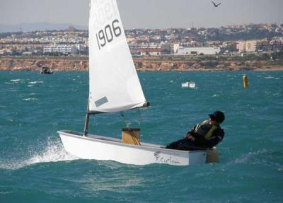 Concentración del equipo de vela Óptimist de la Comunitat valenciana en el RCN Torrevieja Concentración del equipo de vela Óptimist de la Comunitat valenciana en el RCN Torrevieja