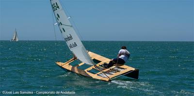Copa de Andalucía de Patín a Vela. Victoria final para el patrón jerezano Rafael Ruiz en aguas de Chipiona Copa de Andalucía de Patín a Vela. Victoria final para el patrón jerezano Rafael Ruiz en aguas de Chipiona