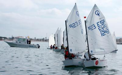 Daniel Nieto pasa a encabezar el campeonato de Melilla de optimist Daniel Nieto pasa a encabezar el campeonato de Melilla de optimist