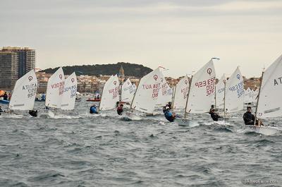 El griego Konstantinos Portosale lidera el Palamós International Optimist Trophy a falta una jornada El griego Konstantinos Portosale lidera el Palamós International Optimist Trophy a falta una jornada