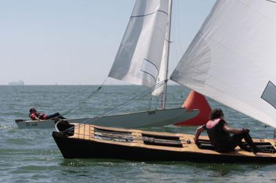 El regatista local Vicente Climent arrasa en una complicada jornada de vientos del norte en la Liga de Patín a vela El regatista local Vicente Climent arrasa en una complicada jornada de vientos del norte en la Liga de Patín a vela