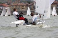 El Trofeo Presidente de vela ligera muestra sus favoritos en el Abra tras la primera jornada 