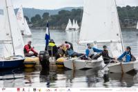 El viento marca el inicio del europeo juvenil de Snipe en el embalse de San Juan