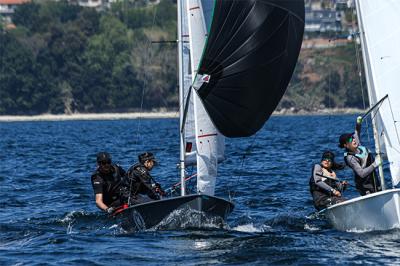 Golpe de mano de Tone Pérez y Laura Llópiz, vigentes campeones, con dos triunfos parciales y liderato en solitario en el nacional de vaurien Golpe de mano de Tone Pérez y Laura Llópiz, vigentes campeones, con dos triunfos parciales y liderato en solitario en el nacional de vaurien