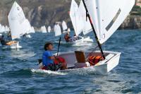 Jaime Álvarez Hevia, del RC Astur de Regatas de Gijón vencedor absoluto en Optimist, en el XV Trofeo de Vela Ligera, que organiza  del RCM de Santander. 