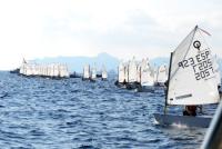 José Mª Wandosell lidera la flota de 75 optimist en aguas cartageneras