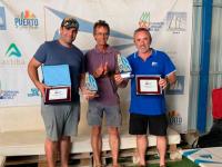 La tripulación de Rafa Martín-Prat y Adriano Patrón en F18, y Juan Luis Páez en Clase A, se reparten los títulos en aguas de la bahía de Cádiz.