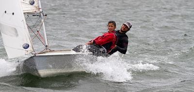 Las aguas del Abra acogen un nuevo y destacado campeonato de vela ligera Las aguas del Abra acogen un nuevo y destacado campeonato de vela ligera