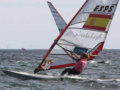 Los españoles, adaptándose al campo de regatas en el Mundial de RS:X Los españoles, adaptándose al campo de regatas en el Mundial de RS:X