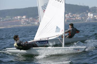 Mario Morillo, Marcos Gil y Miguel Lence vencen en Aguete en el Trofeo de Láser Mario Morillo, Marcos Gil y Miguel Lence vencen en Aguete en el Trofeo de Láser