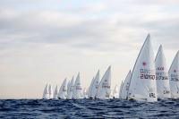 Miquel Noguer y “Josele” Doreste lideran el Mundial ILCA Masters de Barcelona, en sus respectivas categorías