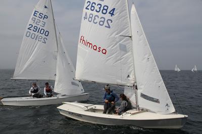 Nicolás Viar y Guillermo Barranco irrumpen con fuerza el I Trofeo Social de vela ligera en el Abra Nicolás Viar y Guillermo Barranco irrumpen con fuerza el I Trofeo Social de vela ligera en el Abra