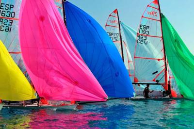 Robles y Cánovas en 49er y Mas y Nuñez en 29er se llevan la Copa de España en Torrevieja Robles y Cánovas en 49er y Mas y Nuñez en 29er se llevan la Copa de España en Torrevieja