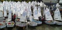 Santiago Moreno del RCN Vigo se pone al frente del TROFEO REPSOL de Optimist en Portosín