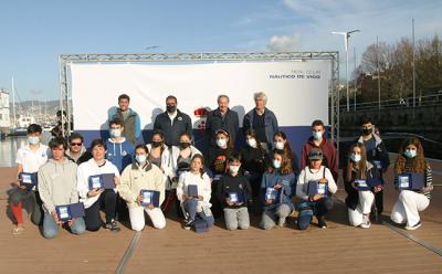 Stella Maris Enríquez y María Núñez, del Náutico, conquistaron el Trofeo Ría de Vigo de 420 en un domingo espectacular Stella Maris Enríquez y María Núñez, del Náutico, conquistaron el Trofeo Ría de Vigo de 420 en un domingo espectacular