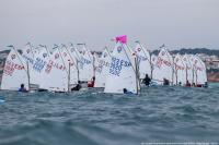 Weka Bhanubandh y Carlota Gómez, primeros líderes en el Euromarina Optimist Torrevieja
