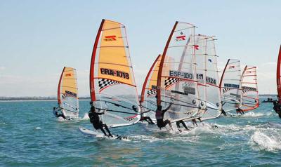 XI Regata de Año Nuevo_3ª jornada. El viento da una tregua y permite igualar fuerzas a los participantes XI Regata de Año Nuevo_3ª jornada. El viento da una tregua y permite igualar fuerzas a los participantes
